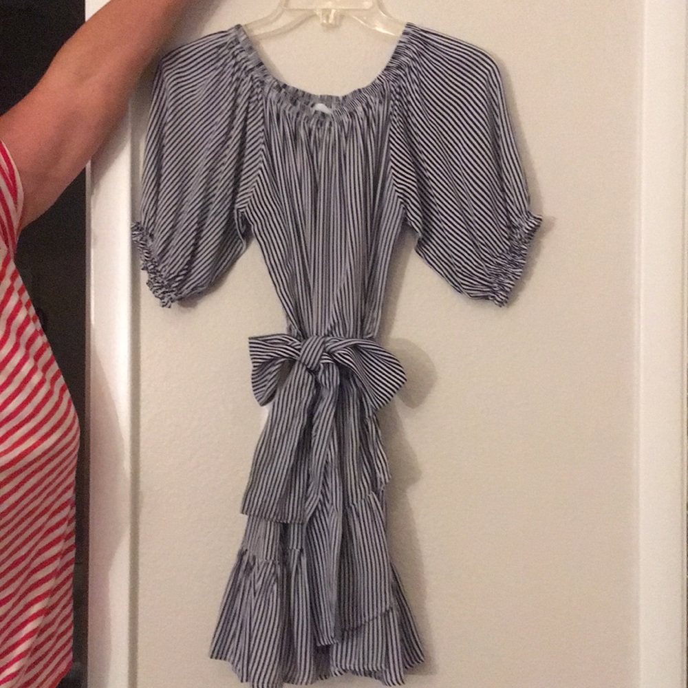 Versatile striped peasant style dress w/ ruffle.
